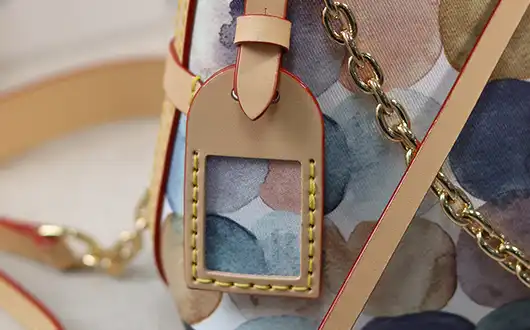 Bag internal structure and hardware details